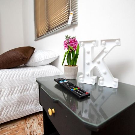 Komodo Alojamiento- Hostal Autoservicio, Ubicado Cerca Al Centro Historico - Bano Privado, Wifi , Cama 2X2 Y Agua Caliente Y Cocina Compartida Popayan Eksteriør bilde