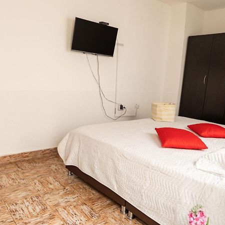 Komodo Alojamiento- Hostal Autoservicio, Ubicado Cerca Al Centro Historico - Bano Privado, Wifi , Cama 2X2 Y Agua Caliente Y Cocina Compartida Popayan Eksteriør bilde