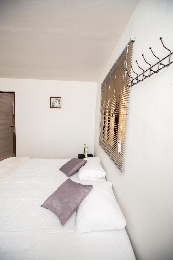 Komodo Alojamiento- Hostal Autoservicio, Ubicado Cerca Al Centro Historico - Bano Privado, Wifi , Cama 2X2 Y Agua Caliente Y Cocina Compartida Popayan Eksteriør bilde