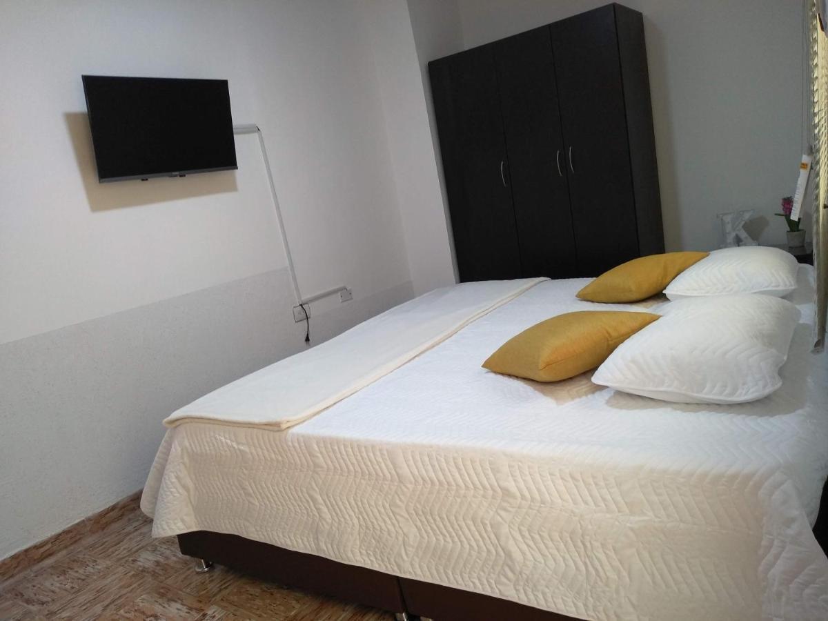 Komodo Alojamiento- Hostal Autoservicio, Ubicado Cerca Al Centro Historico - Bano Privado, Wifi , Cama 2X2 Y Agua Caliente Y Cocina Compartida Popayan Eksteriør bilde