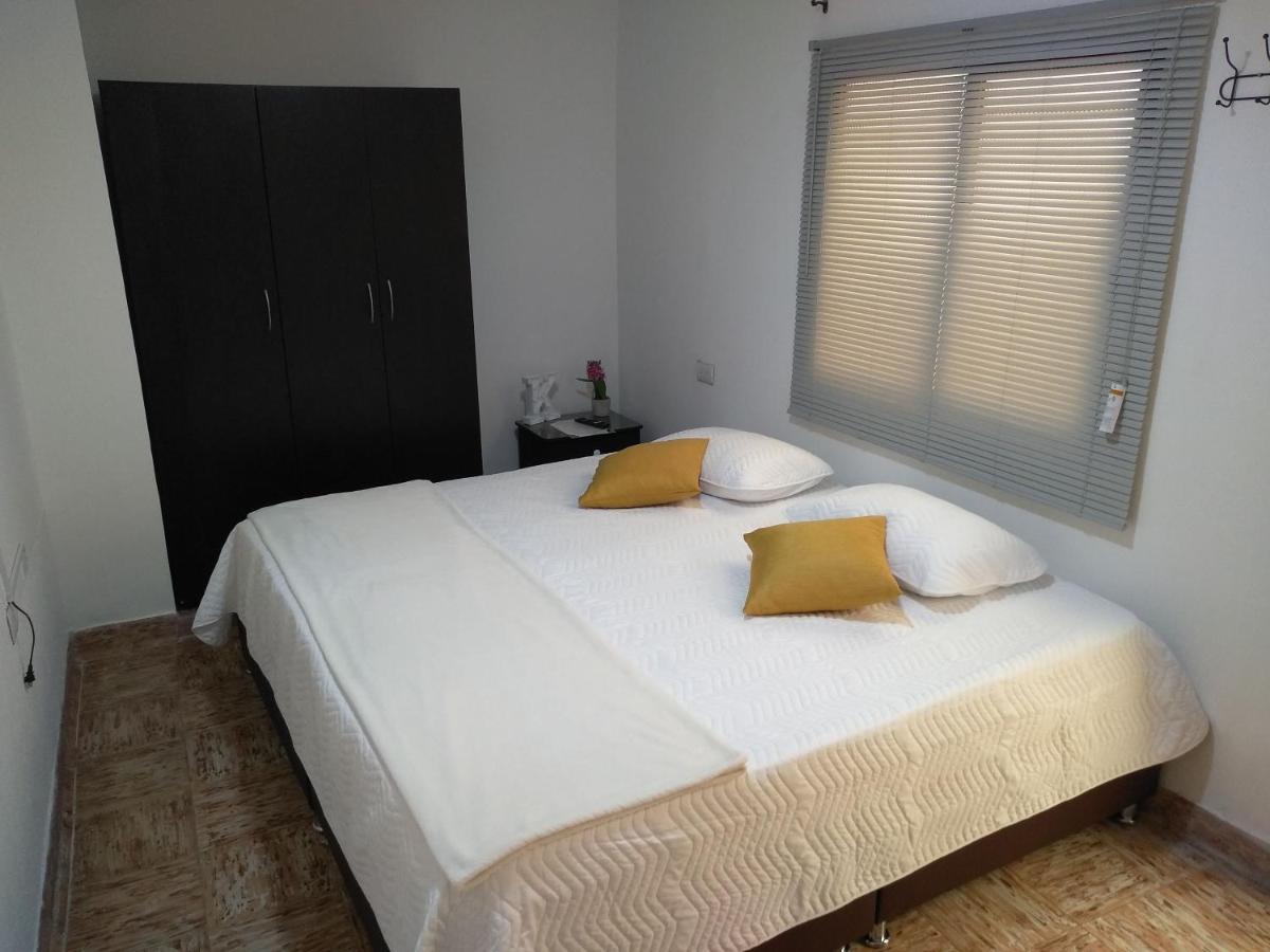 Komodo Alojamiento- Hostal Autoservicio, Ubicado Cerca Al Centro Historico - Bano Privado, Wifi , Cama 2X2 Y Agua Caliente Y Cocina Compartida Popayan Eksteriør bilde