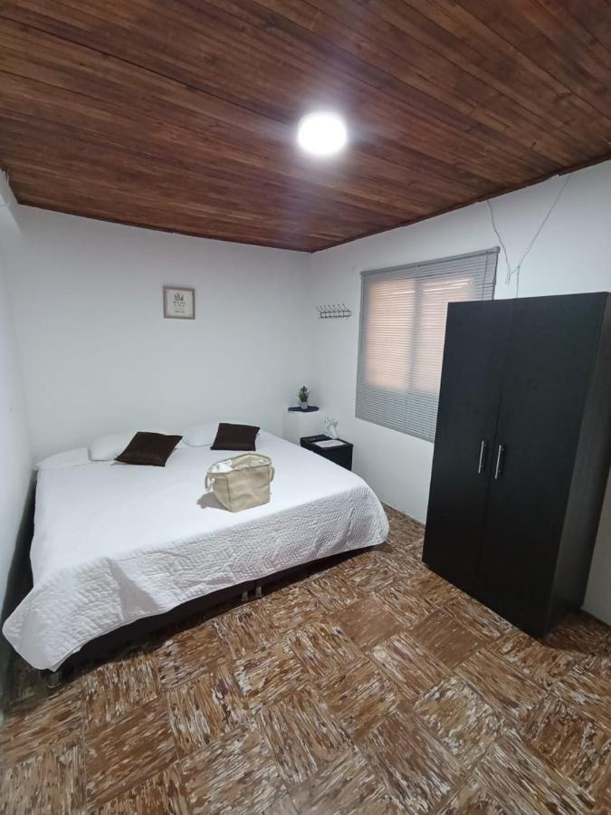 Komodo Alojamiento- Hostal Autoservicio, Ubicado Cerca Al Centro Historico - Bano Privado, Wifi , Cama 2X2 Y Agua Caliente Y Cocina Compartida Popayan Eksteriør bilde
