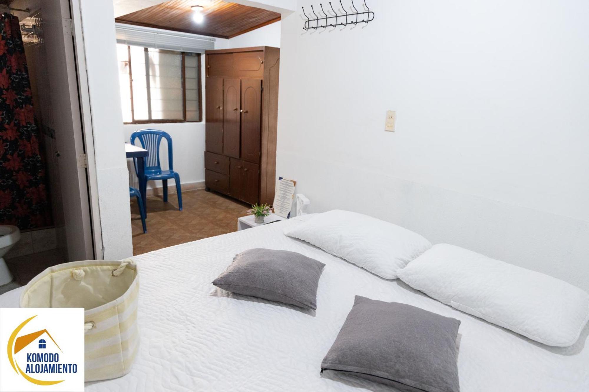 Komodo Alojamiento- Hostal Autoservicio - Ubicado Muy Cerca Al Centro Historico -Habitaciones Con Bano Privado, Wifi , Cama 2X2 Popayan Eksteriør bilde