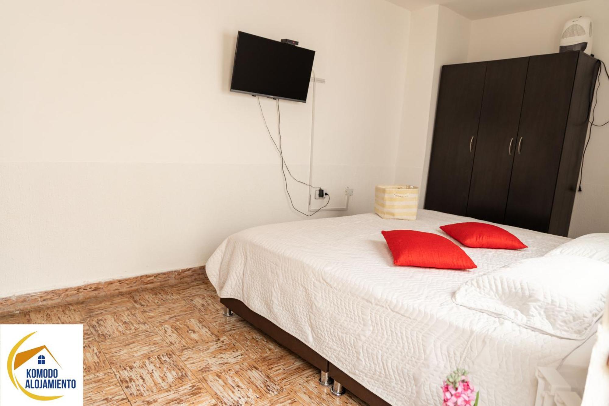 Komodo Alojamiento- Hostal Autoservicio, Ubicado Cerca Al Centro Historico - Bano Privado, Wifi , Cama 2X2 Y Agua Caliente Y Cocina Compartida Popayan Eksteriør bilde