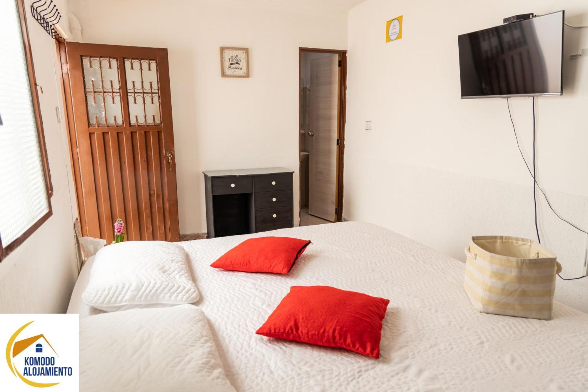 Komodo Alojamiento- Hostal Autoservicio, Ubicado Cerca Al Centro Historico - Bano Privado, Wifi , Cama 2X2 Y Agua Caliente Y Cocina Compartida Popayan Eksteriør bilde